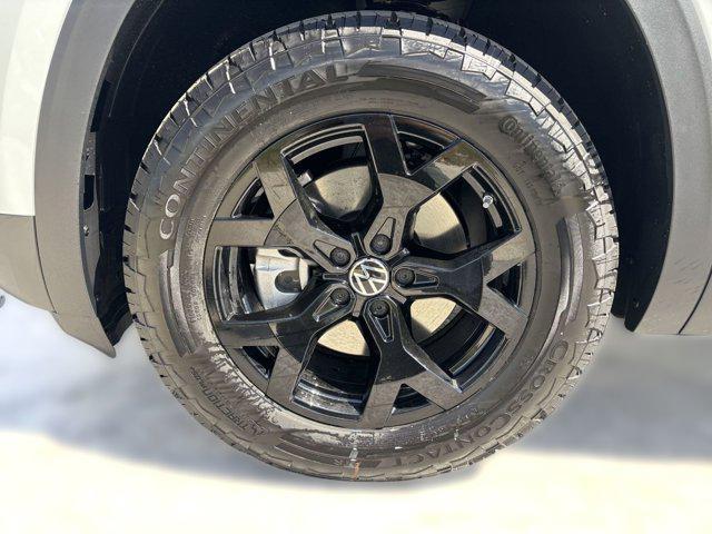 new 2025 Volkswagen Atlas car, priced at $45,092