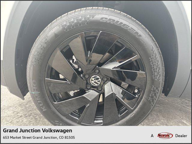new 2025 Volkswagen Atlas car, priced at $47,050