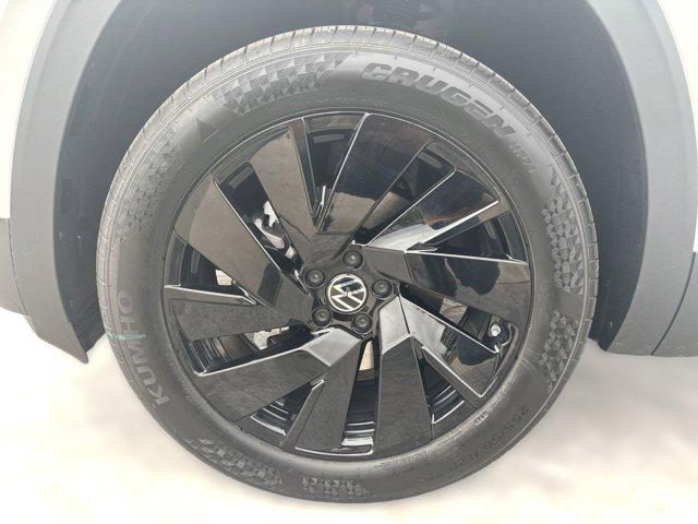 new 2025 Volkswagen Atlas car, priced at $43,522