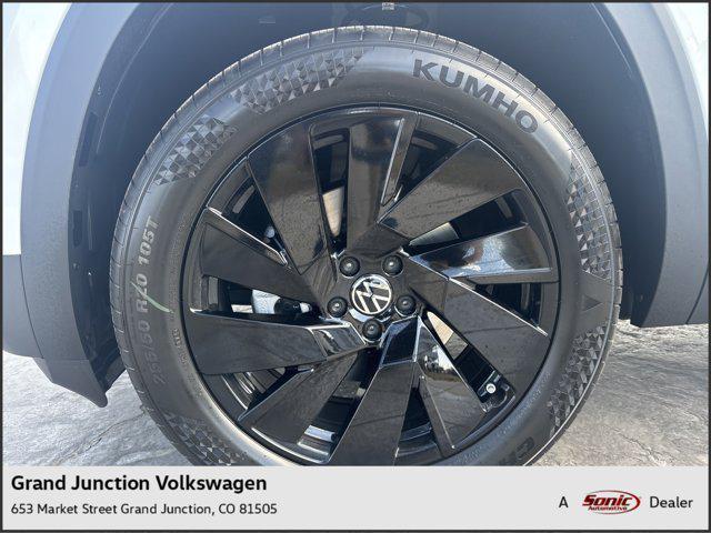 new 2025 Volkswagen Atlas car, priced at $45,111