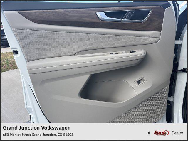 new 2025 Volkswagen Atlas car, priced at $45,111
