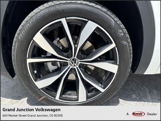 new 2025 Volkswagen Atlas car, priced at $54,611