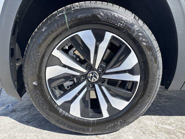 new 2025 Volkswagen Atlas car, priced at $40,811