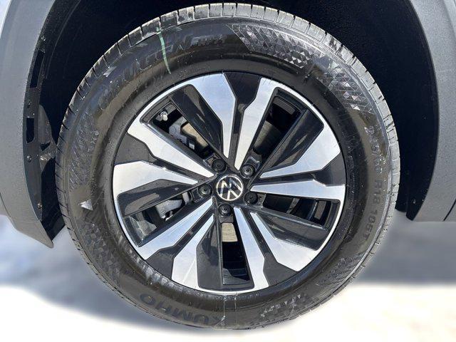 new 2025 Volkswagen Atlas car, priced at $38,653