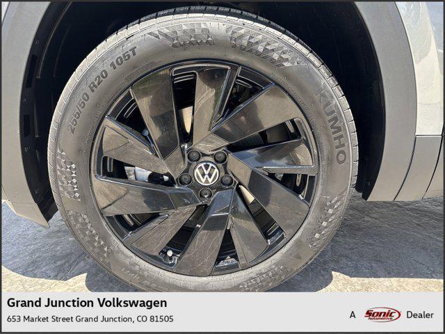 new 2025 Volkswagen Atlas car, priced at $48,945