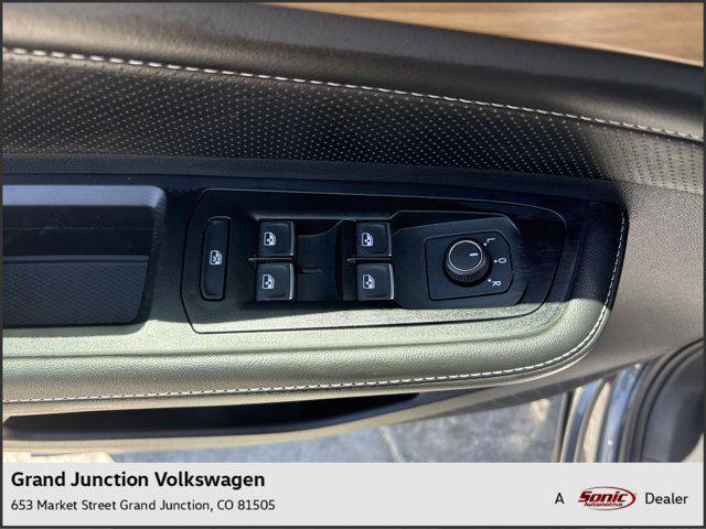 new 2025 Volkswagen Atlas car, priced at $48,945