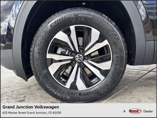 new 2025 Volkswagen Atlas car, priced at $39,811