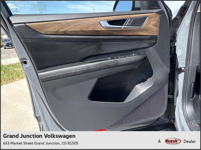 new 2025 Volkswagen Atlas car, priced at $46,351