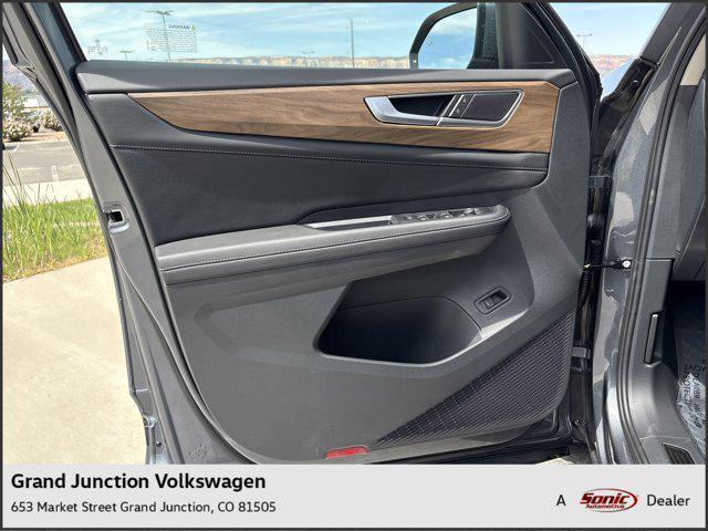 new 2025 Volkswagen Atlas car, priced at $47,050