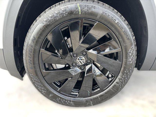 new 2025 Volkswagen Atlas car, priced at $43,073