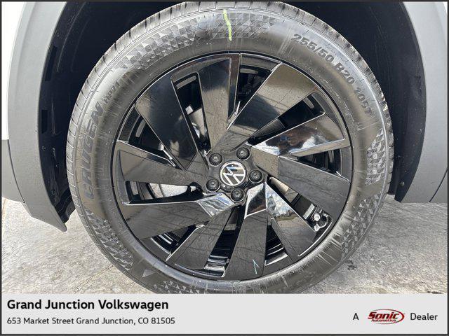 new 2025 Volkswagen Atlas car, priced at $45,211