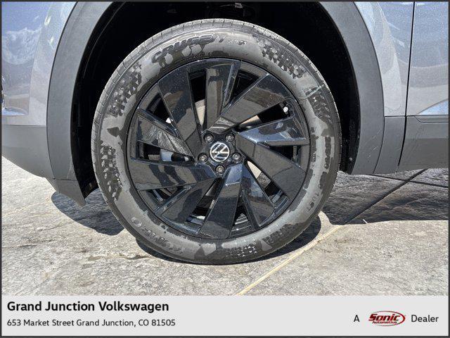 new 2025 Volkswagen Atlas Cross Sport car, priced at $45,911