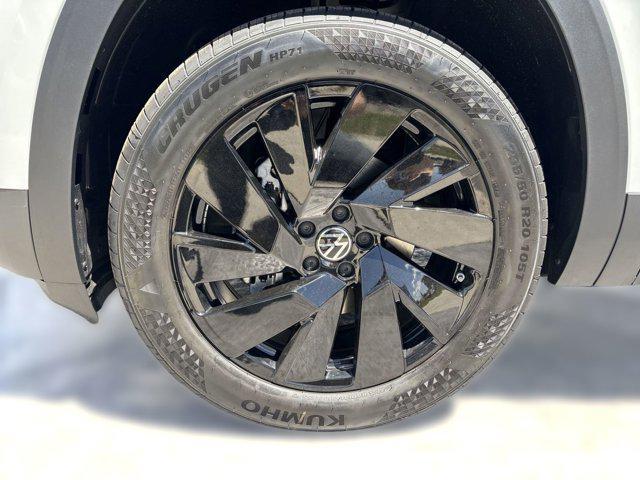 new 2025 Volkswagen Atlas car, priced at $43,522