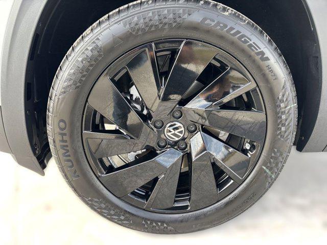 new 2025 Volkswagen Atlas car, priced at $43,073