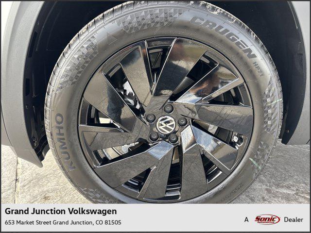 new 2025 Volkswagen Atlas car, priced at $45,111