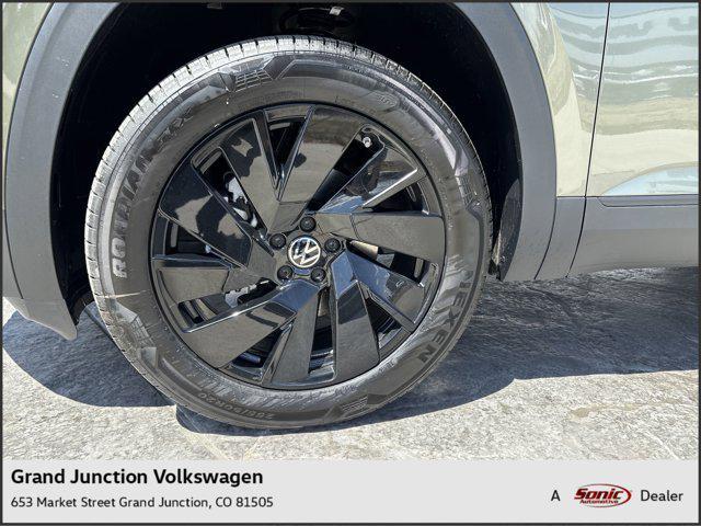 new 2025 Volkswagen Atlas Cross Sport car, priced at $45,911