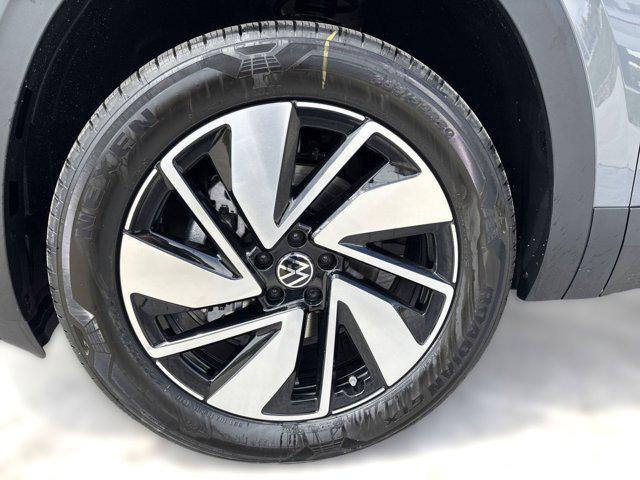 new 2025 Volkswagen Atlas car, priced at $42,733