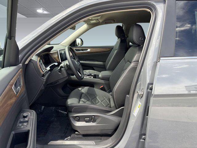 new 2025 Volkswagen Atlas car, priced at $42,733