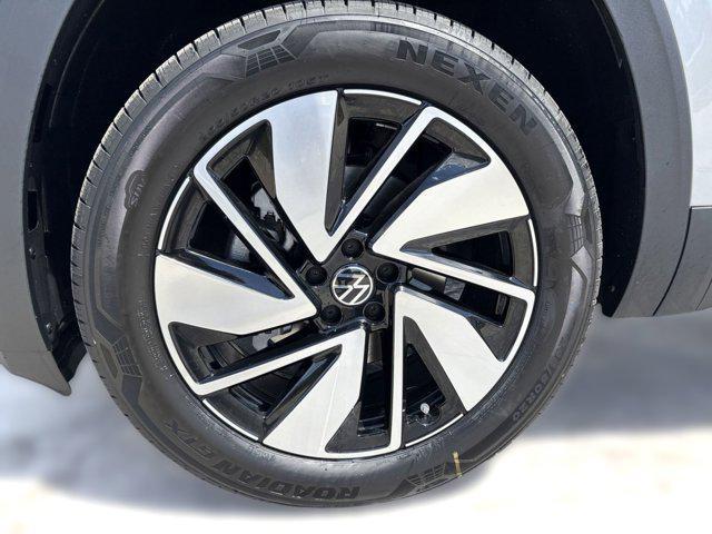 new 2025 Volkswagen Atlas car, priced at $44,722