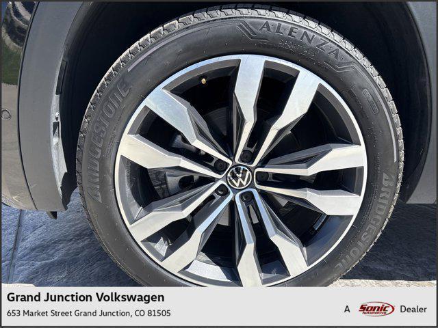 used 2022 Volkswagen Atlas car, priced at $34,999