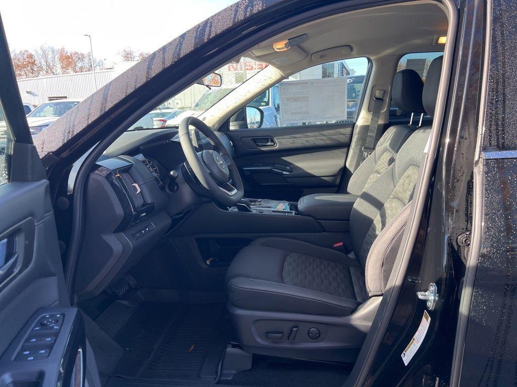 new 2025 Nissan Pathfinder car, priced at $39,962