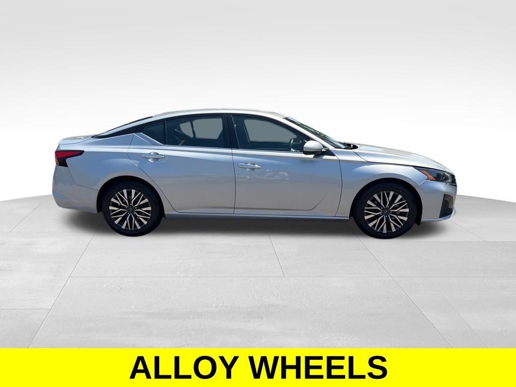 used 2023 Nissan Altima car, priced at $19,900