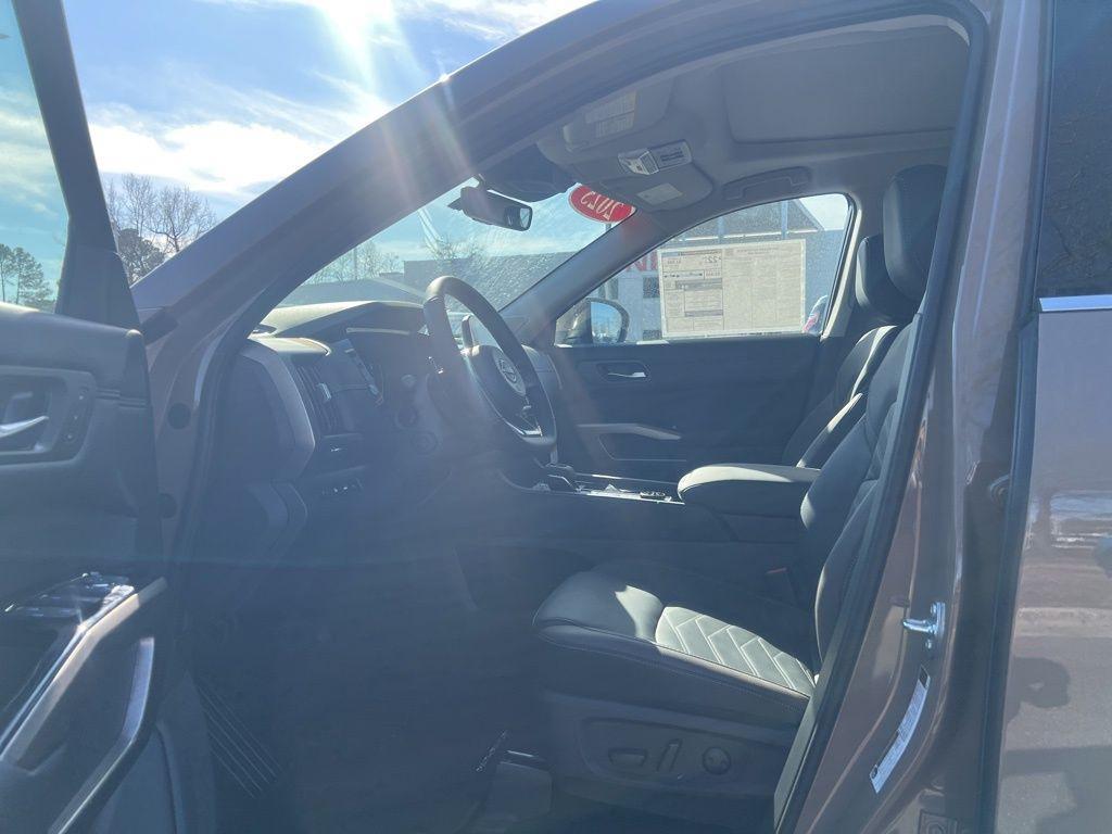 new 2025 Nissan Pathfinder car, priced at $48,705