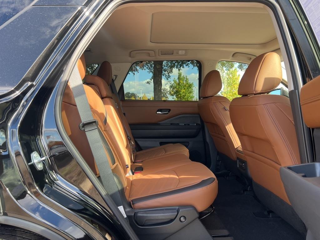 new 2025 Nissan Pathfinder car, priced at $54,605