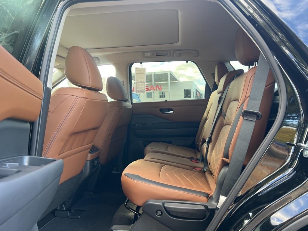 new 2025 Nissan Pathfinder car, priced at $54,605