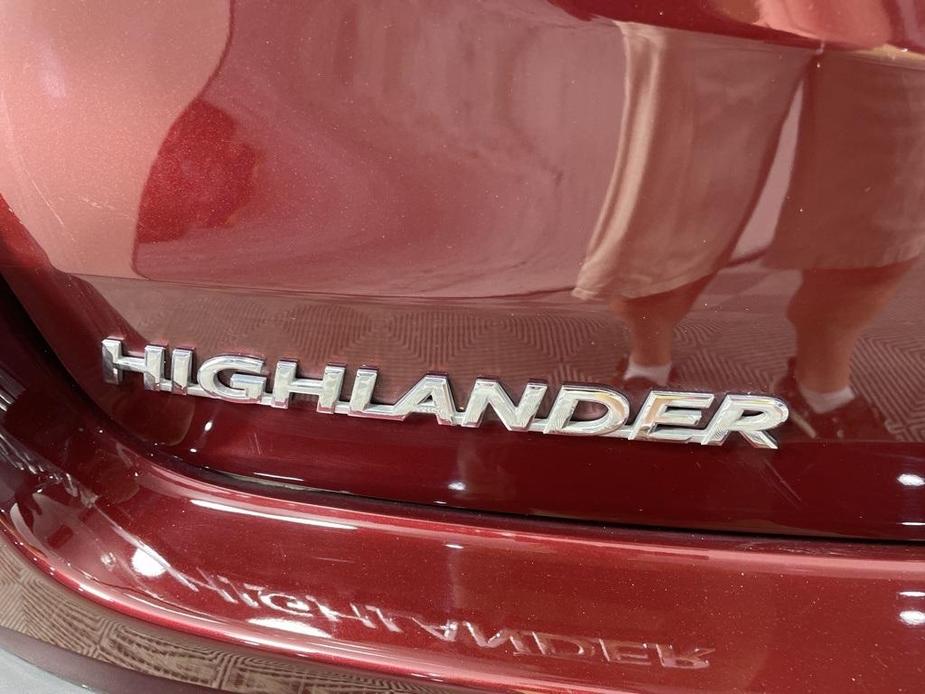 used 2015 Toyota Highlander car, priced at $22,563
