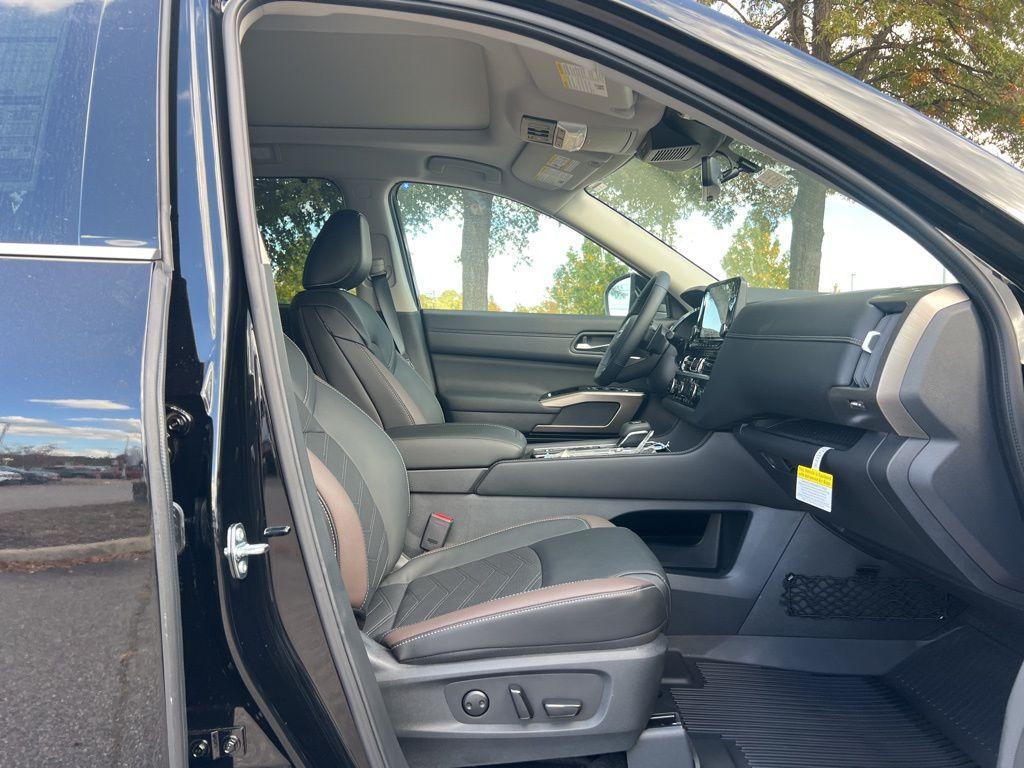 new 2025 Nissan Pathfinder car, priced at $42,905