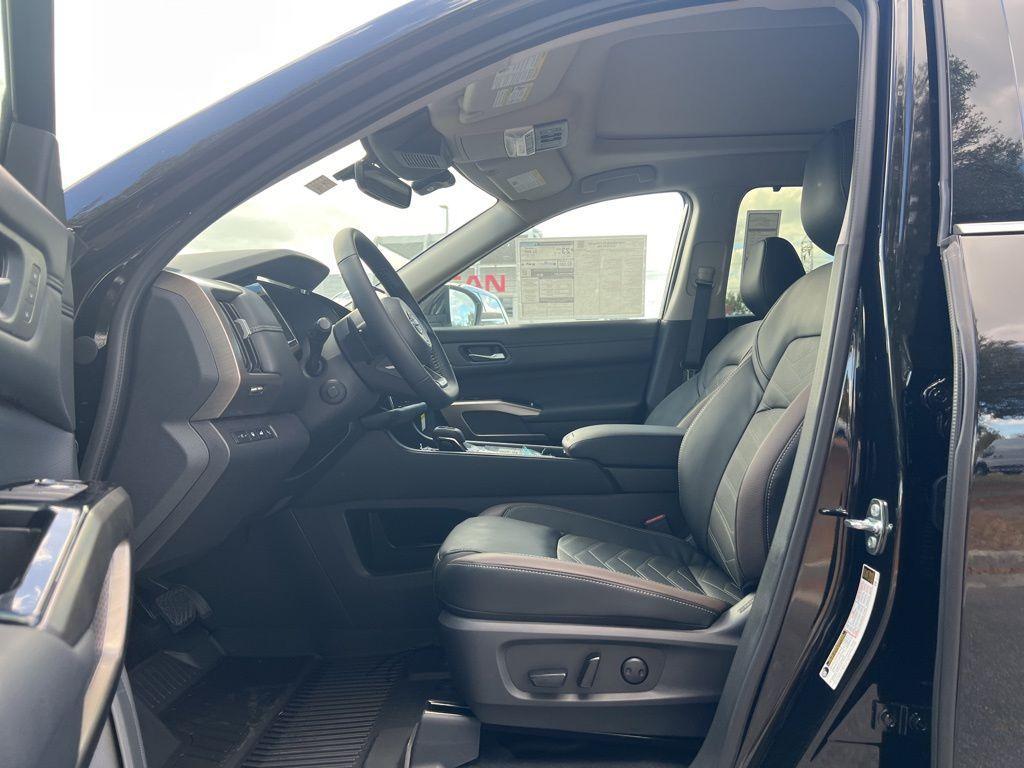 new 2025 Nissan Pathfinder car, priced at $42,905