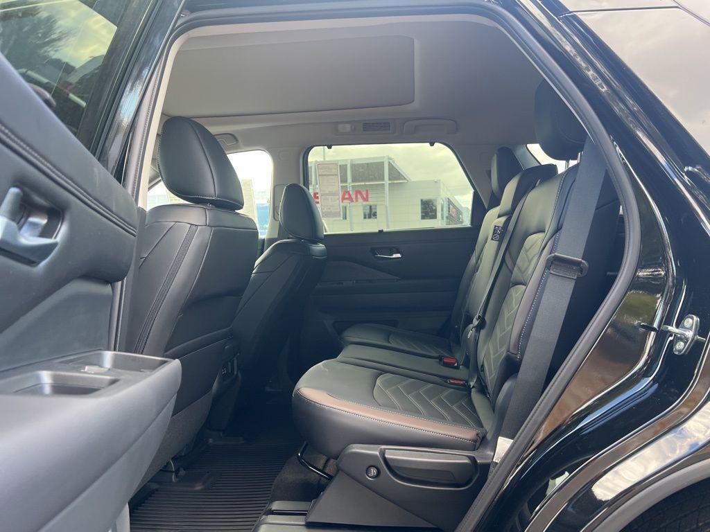 new 2025 Nissan Pathfinder car, priced at $42,905