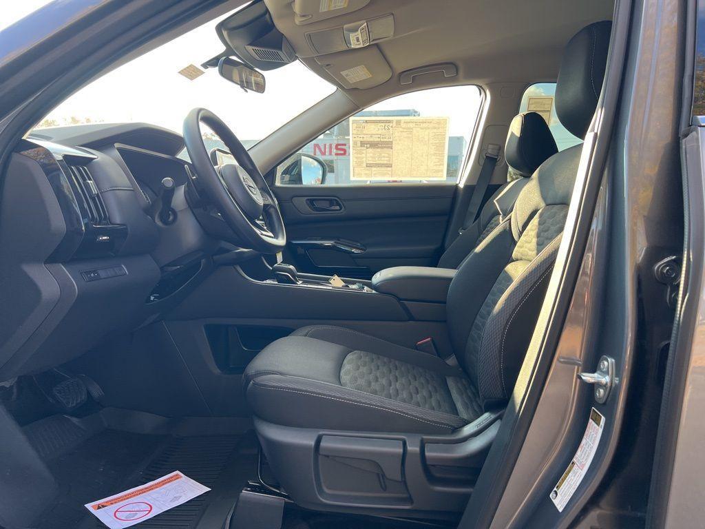 new 2025 Nissan Pathfinder car, priced at $29,335