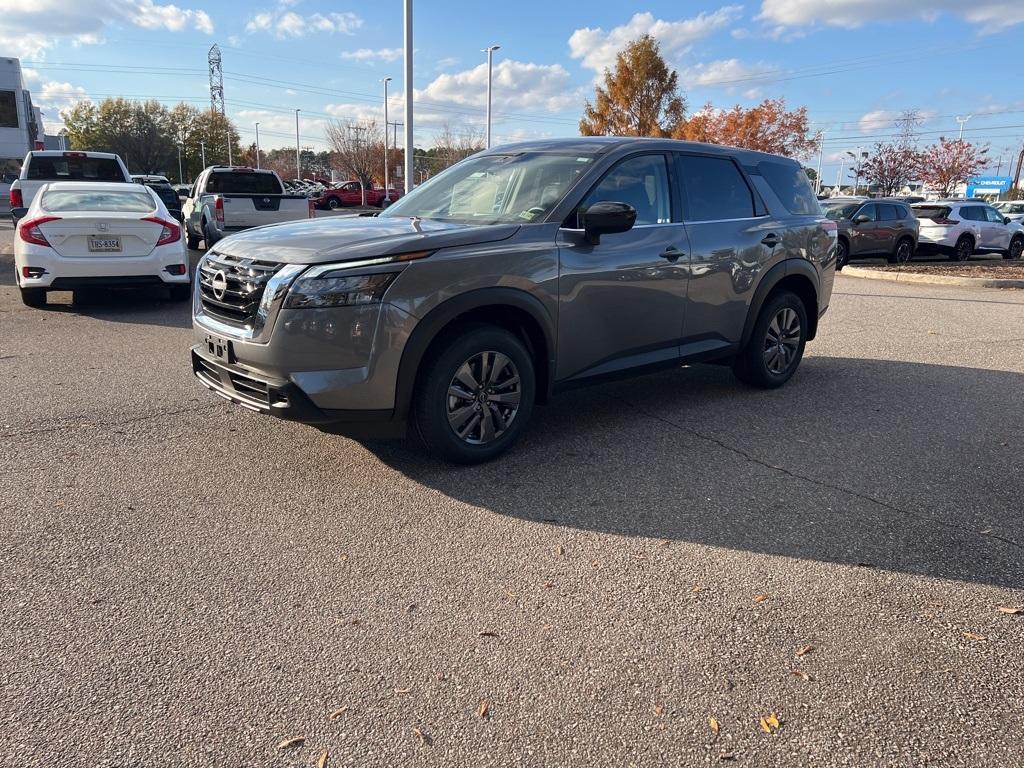 new 2025 Nissan Pathfinder car, priced at $39,010