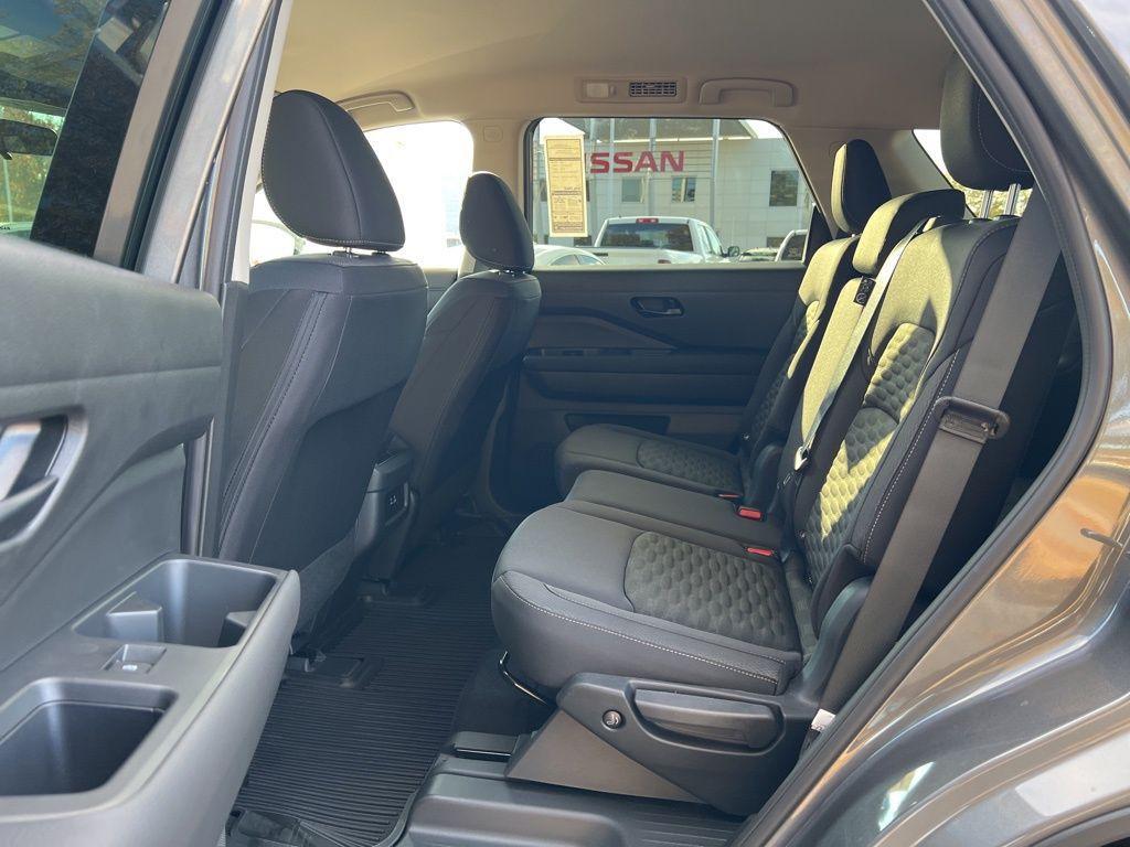 new 2025 Nissan Pathfinder car, priced at $33,790