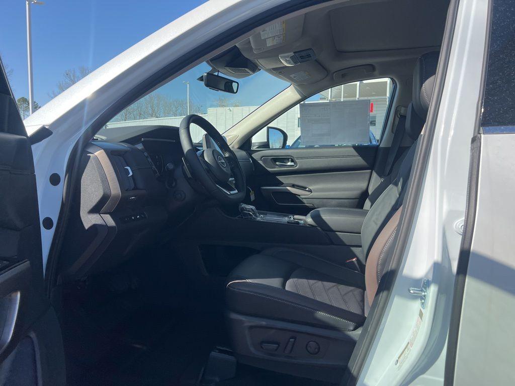 new 2025 Nissan Pathfinder car, priced at $45,128