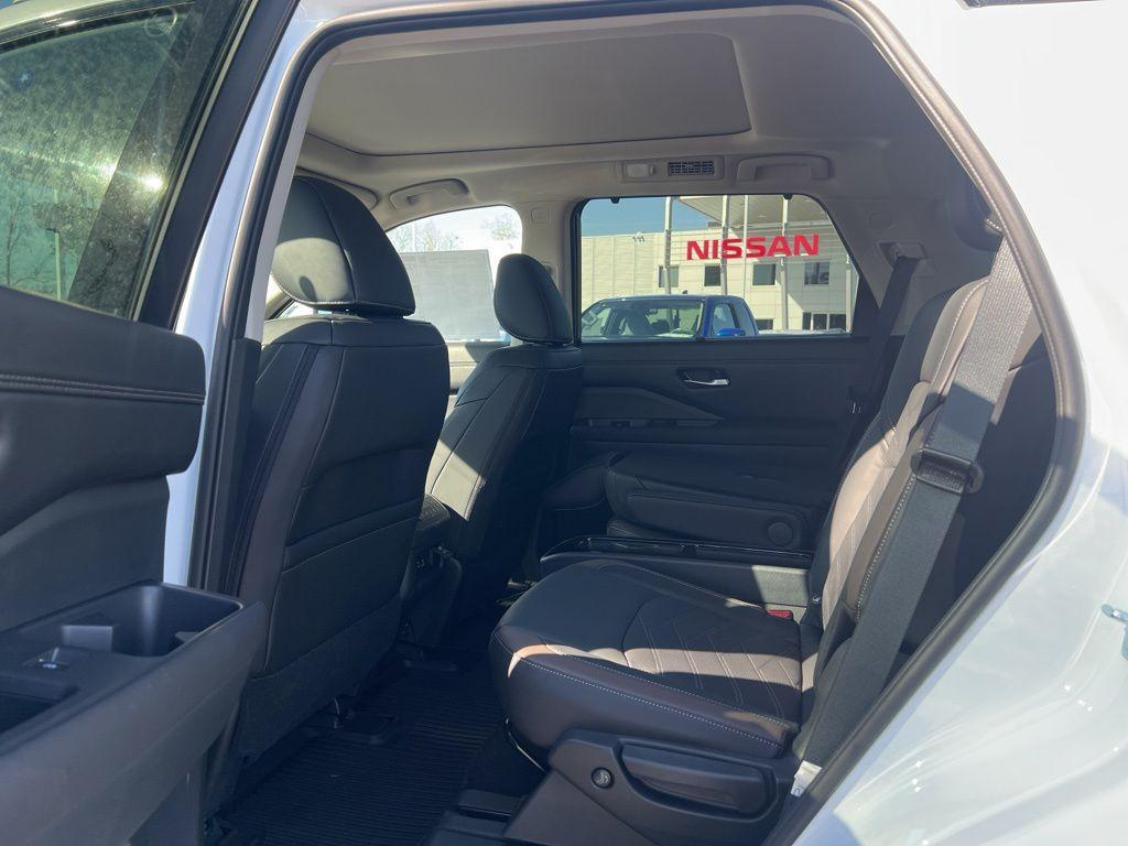 new 2025 Nissan Pathfinder car, priced at $45,128