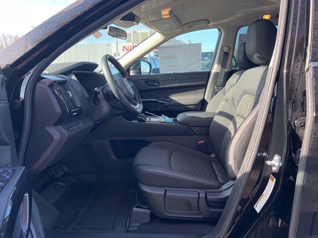 new 2025 Nissan Pathfinder car, priced at $33,790
