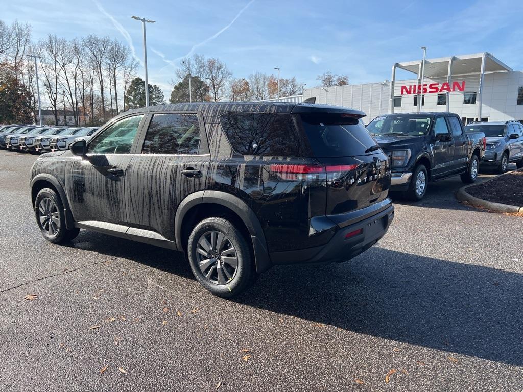 new 2025 Nissan Pathfinder car, priced at $37,510