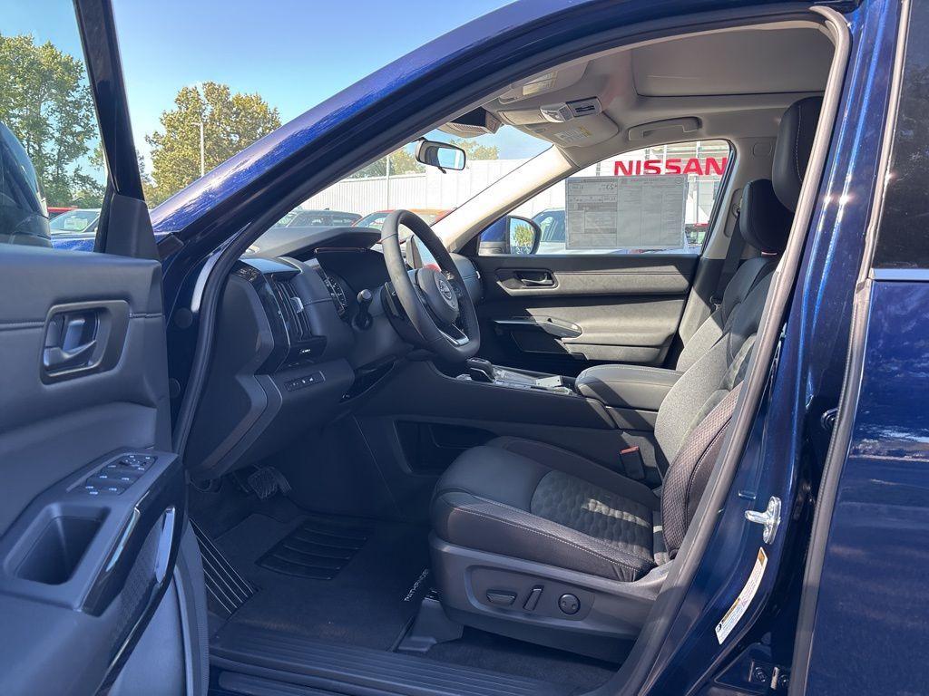 new 2025 Nissan Pathfinder car, priced at $35,319