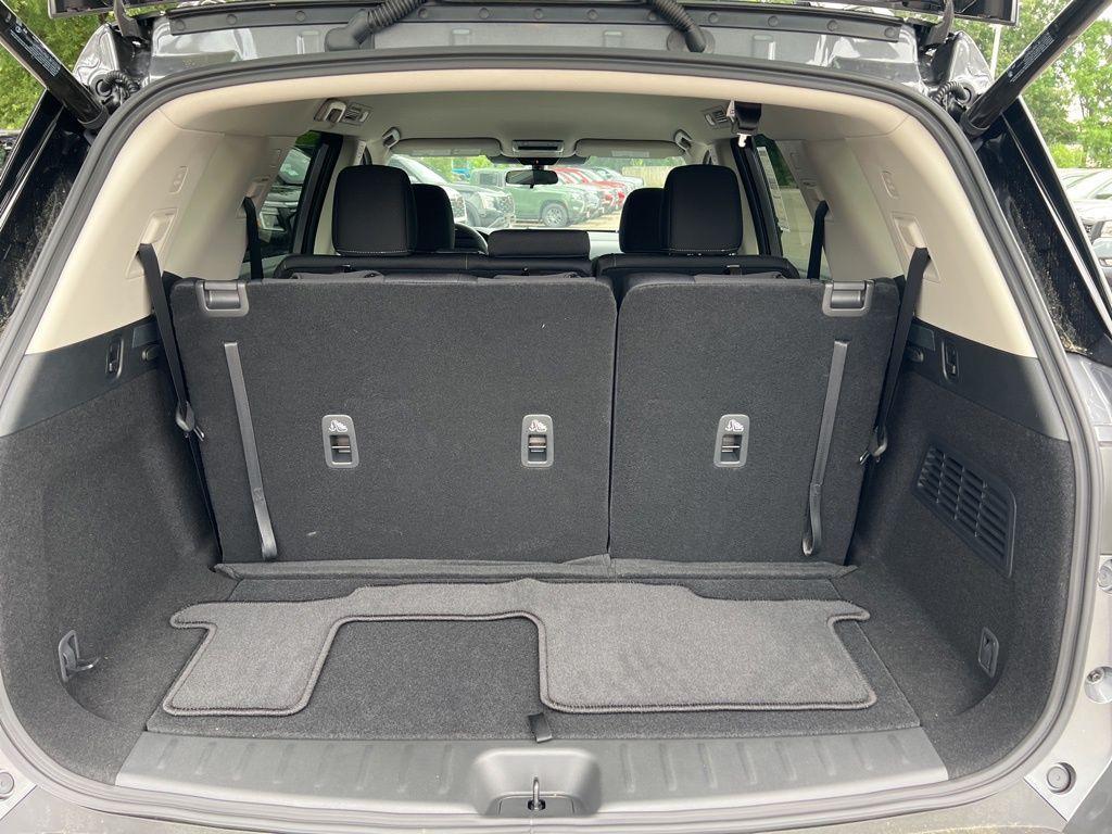 new 2025 Nissan Pathfinder car, priced at $39,992