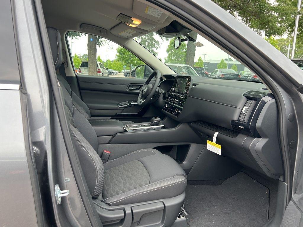 new 2025 Nissan Pathfinder car, priced at $39,992