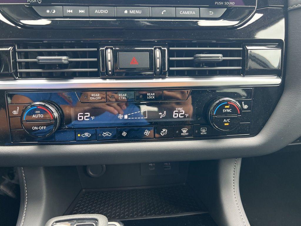 new 2025 Nissan Pathfinder car, priced at $39,992