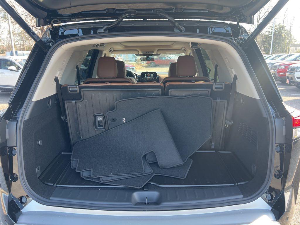 new 2025 Nissan Pathfinder car, priced at $45,741