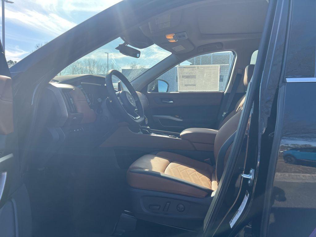 new 2025 Nissan Pathfinder car, priced at $45,741