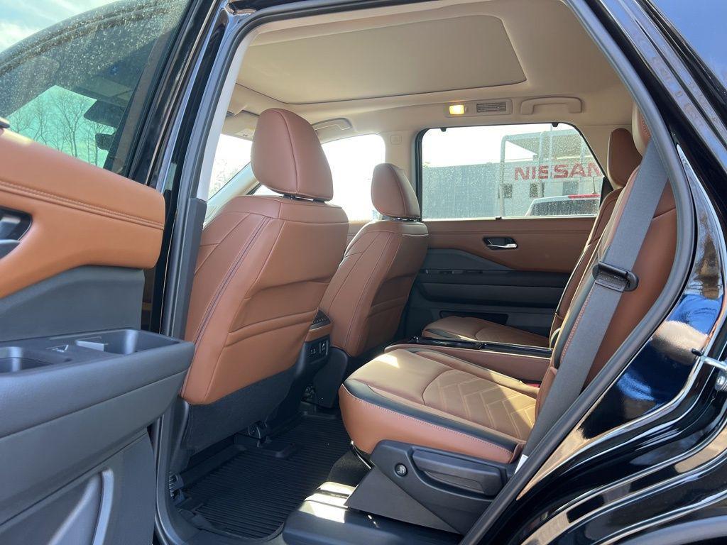 new 2025 Nissan Pathfinder car, priced at $49,396