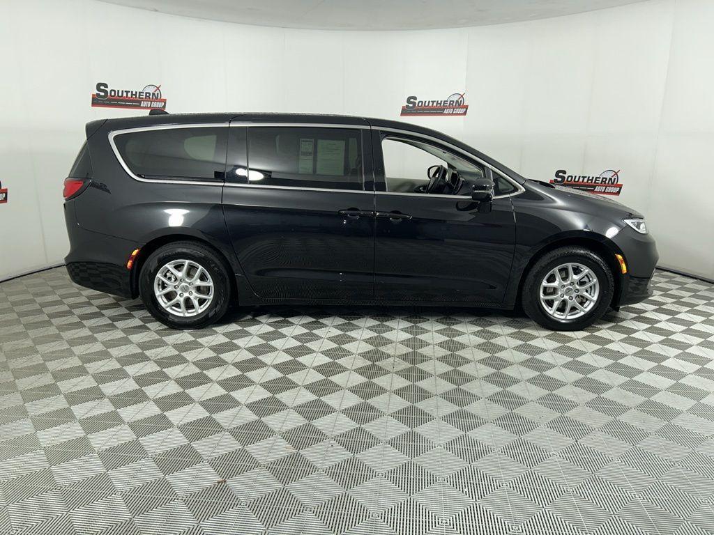 used 2024 Chrysler Pacifica car, priced at $28,617