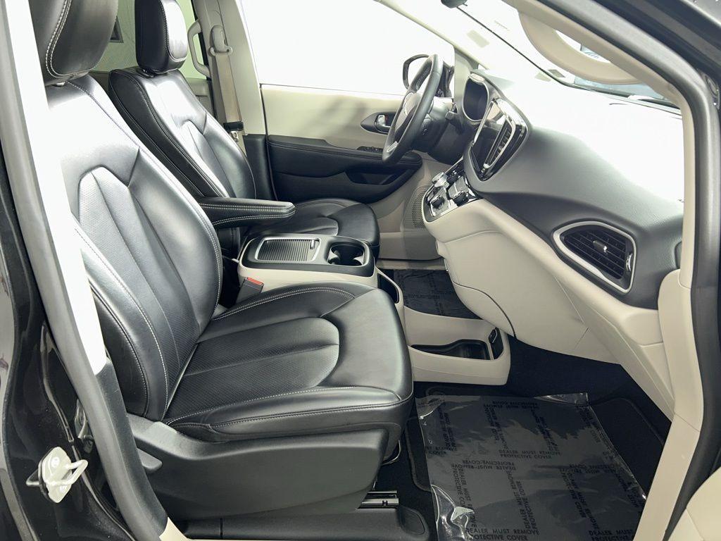 used 2024 Chrysler Pacifica car, priced at $28,617