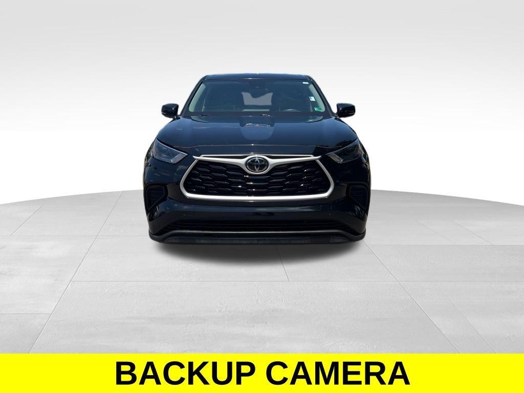 used 2023 Toyota Highlander car, priced at $32,000